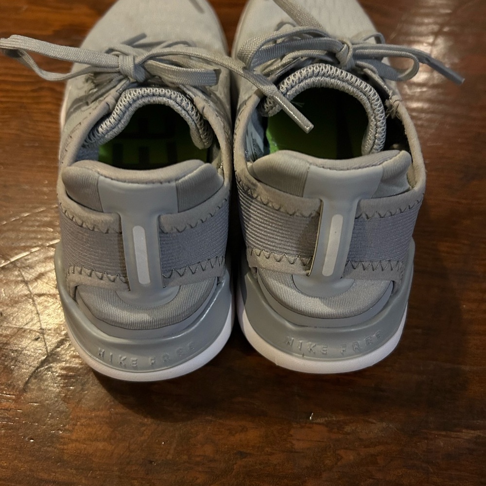 Nike - Picture 4 of 5